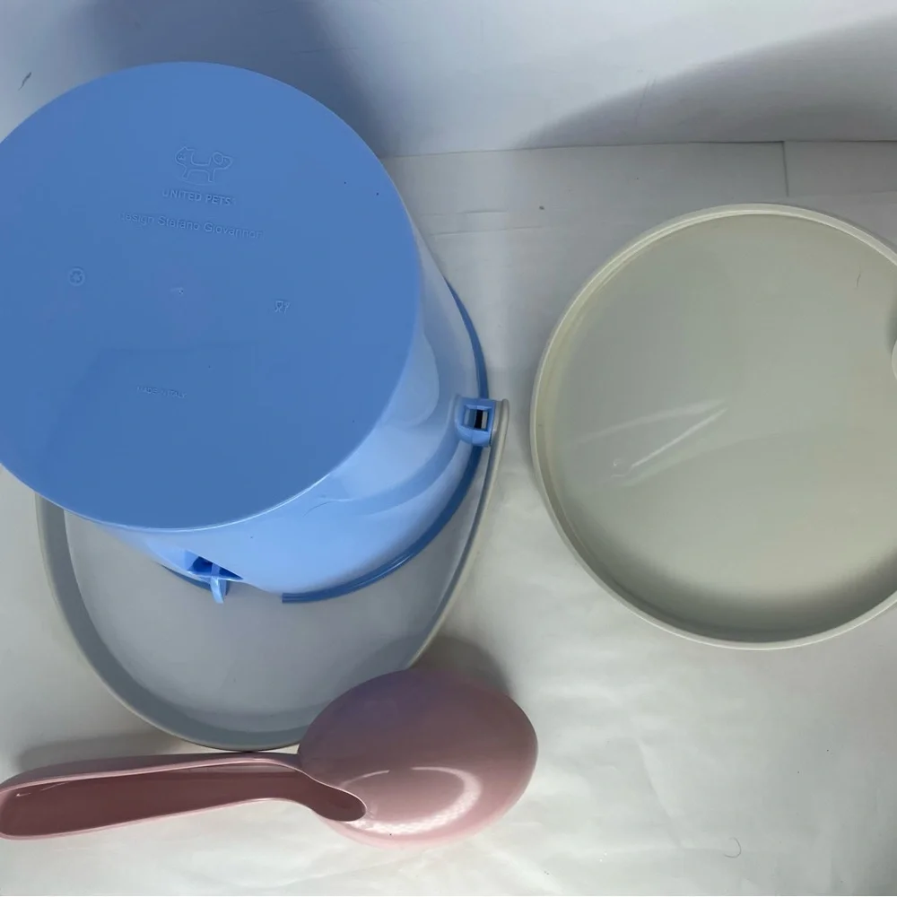Stefano Giavannoni United Pets Pink Cat Blue Storage Container With Lid & Scoop